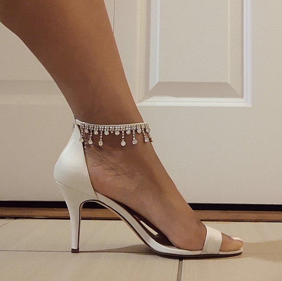 LIKE NEW😃Nina Vera Rhinestone Ankle Strap Lustersatin Sandals (Ivory) - Picture 10 of 16